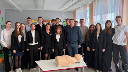 Медики Пружанской ЦРБ показали школьникам, как «запустить сердце»